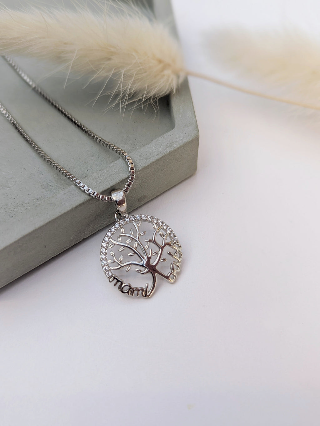 Collier Mom
