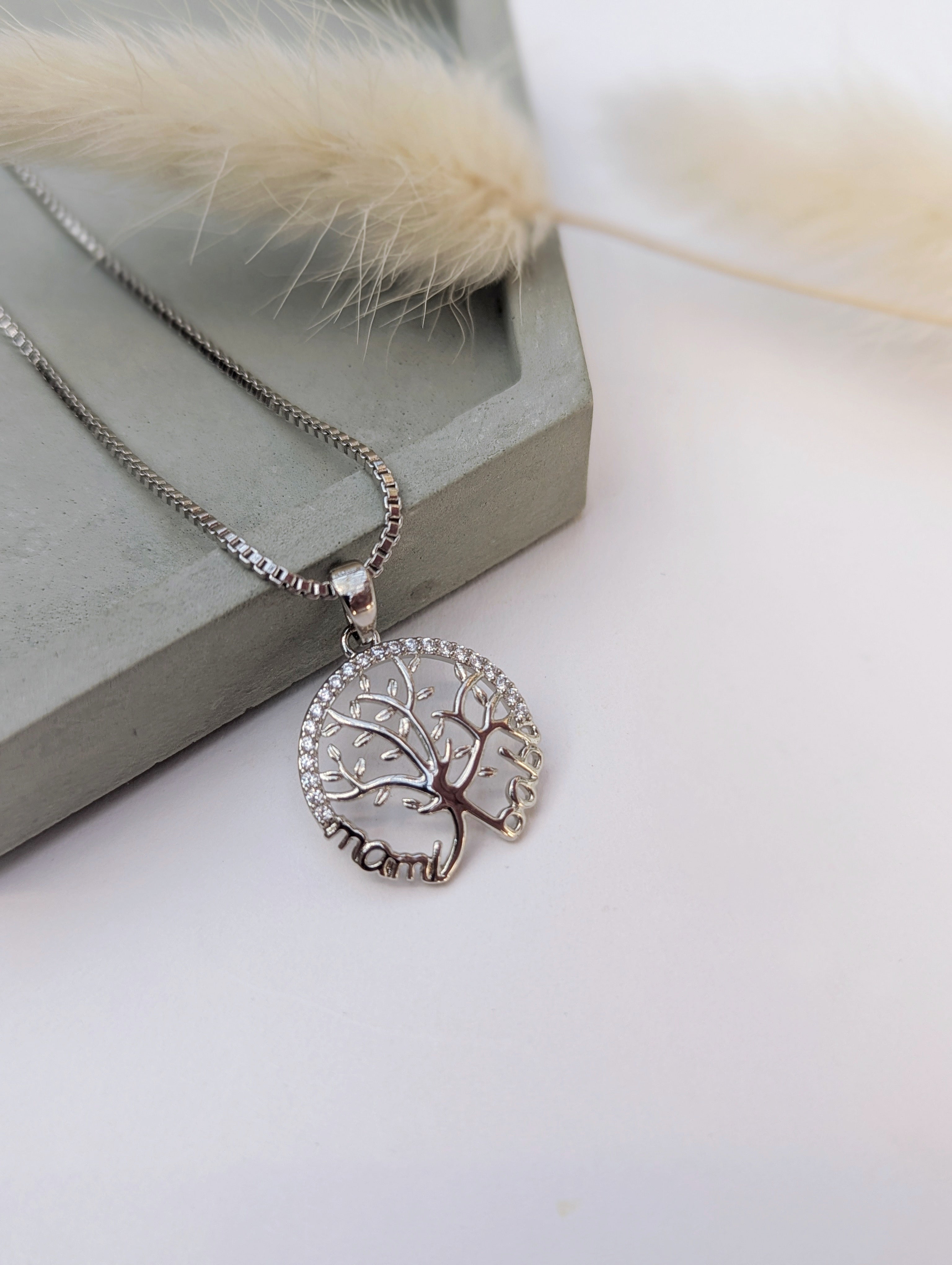Collier Mom