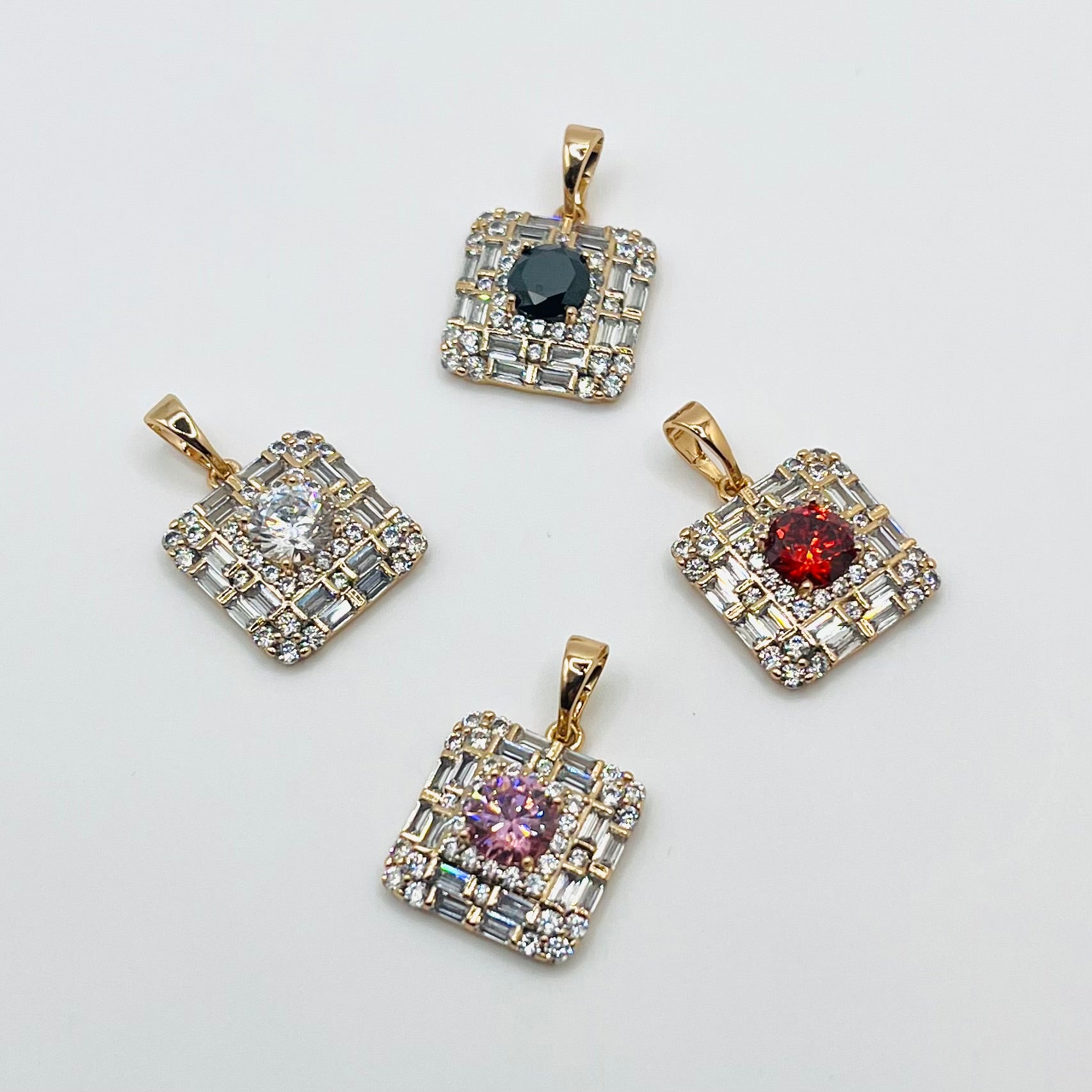 Chaîne avec pendentif C411