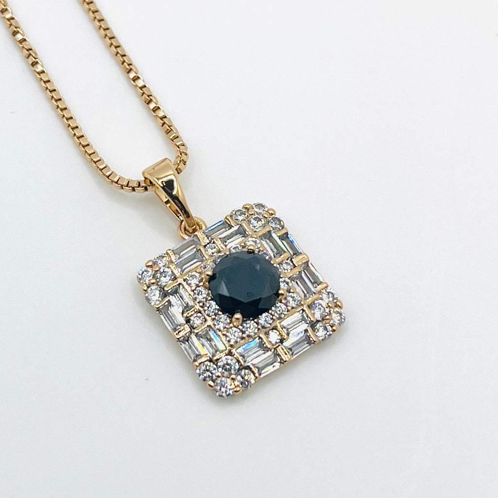 Chaîne avec pendentif C411