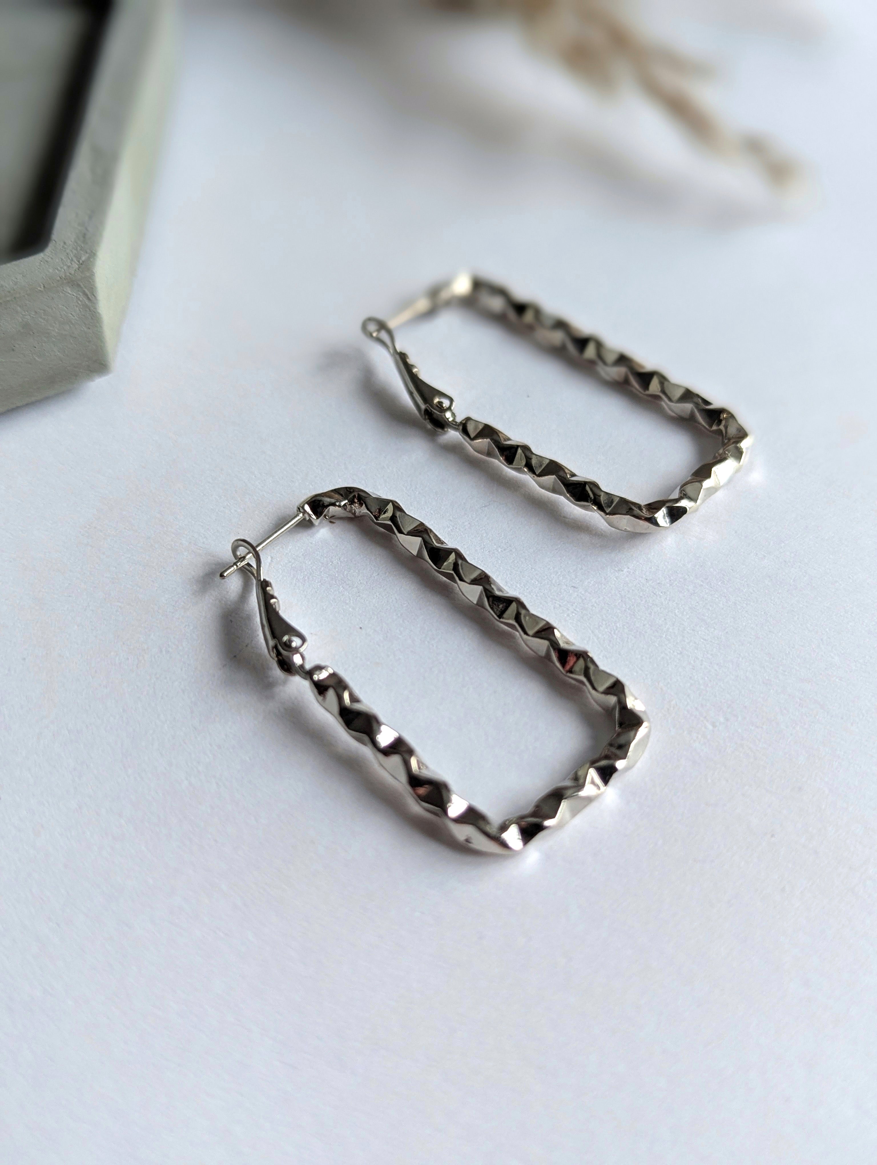 Boucles d’oreilles torsadées
